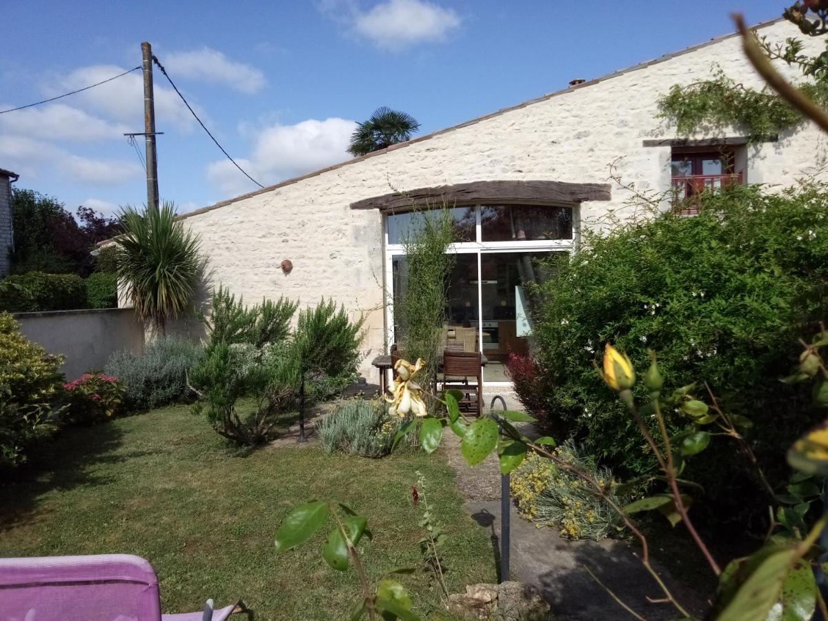 Les Gites Du Veau D'Or Ozillac Exterior photo