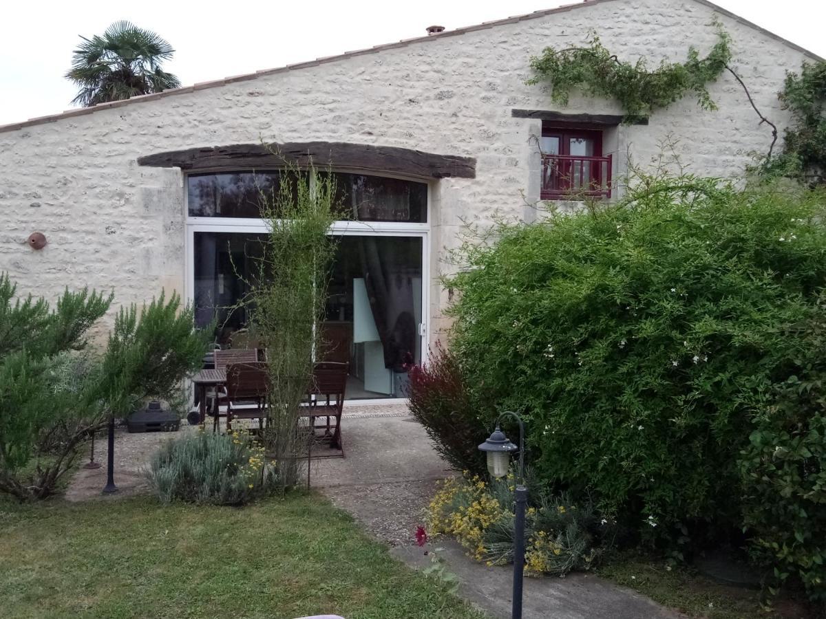 Les Gites Du Veau D'Or Ozillac Exterior photo