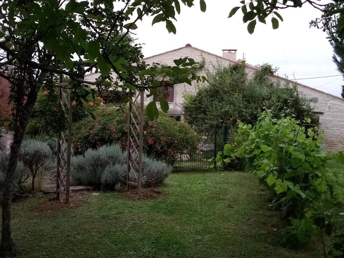 Les Gites Du Veau D'Or Ozillac Exterior photo