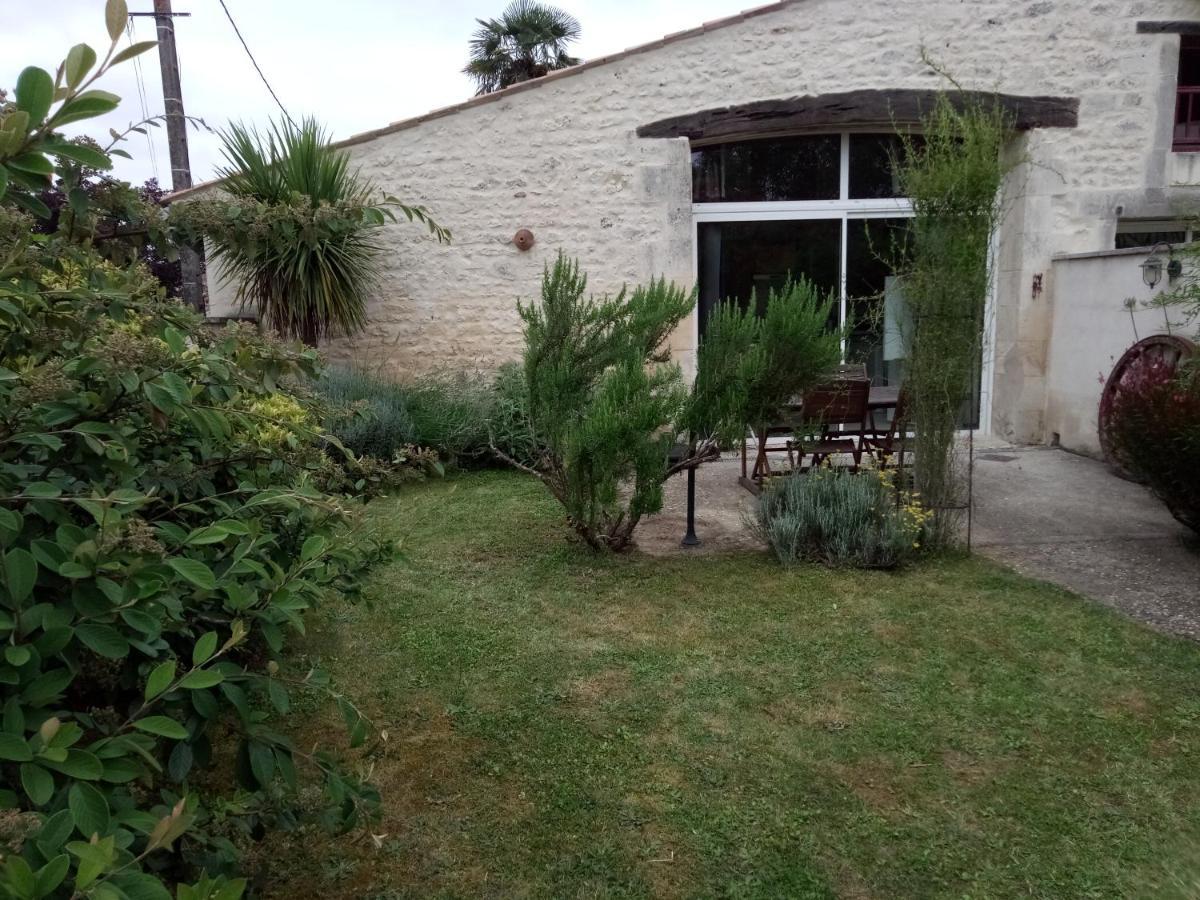 Les Gites Du Veau D'Or Ozillac Exterior photo