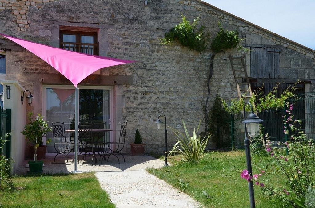Les Gites Du Veau D'Or Ozillac Exterior photo