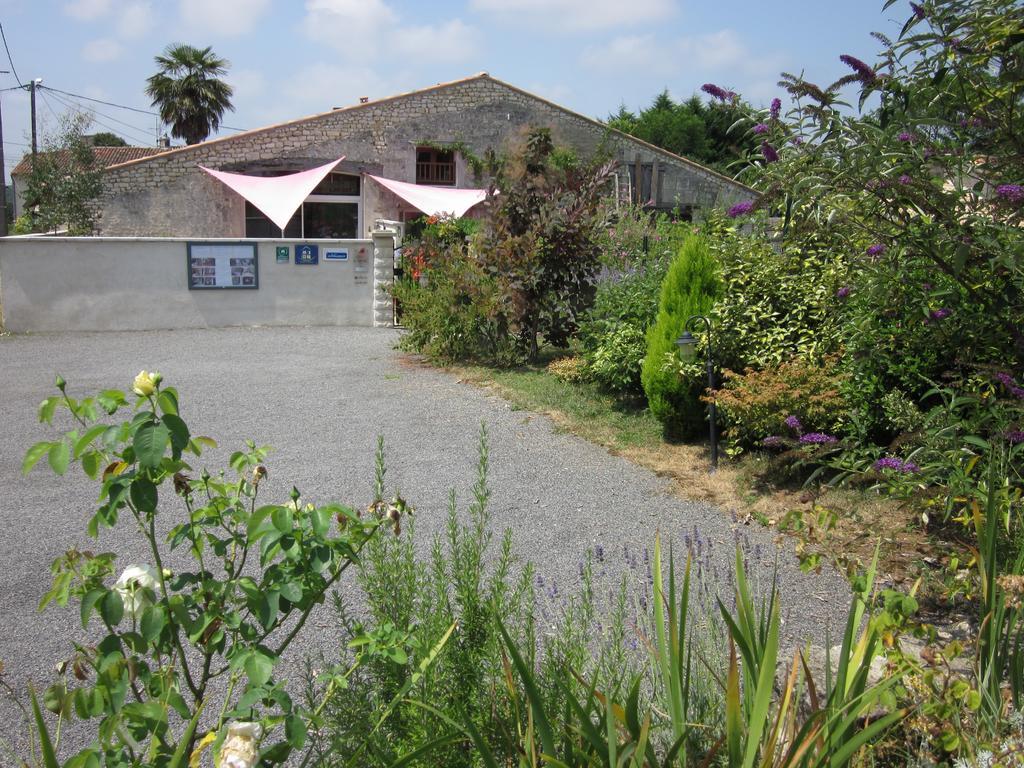 Les Gites Du Veau D'Or Ozillac Exterior photo
