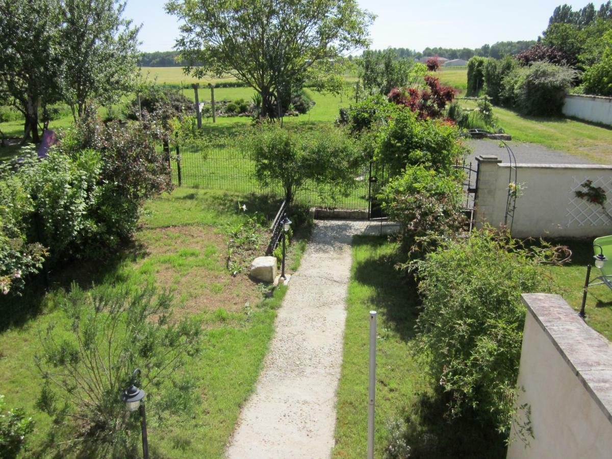 Les Gites Du Veau D'Or Ozillac Exterior photo